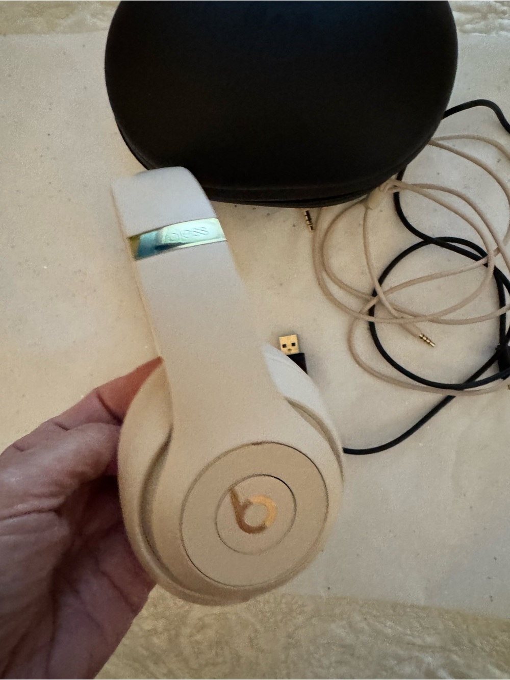 Beats Studio 3 by Dre Noise Cancel Over-Ear Wireless Headphones in Cream w/Gold - Picture 2 of 6